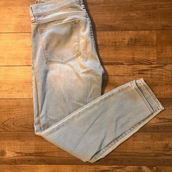 J. Crew Blue Straight Leg Jeans Classic Style

SHOWING SMALL STAIN - Picture 3 of 4